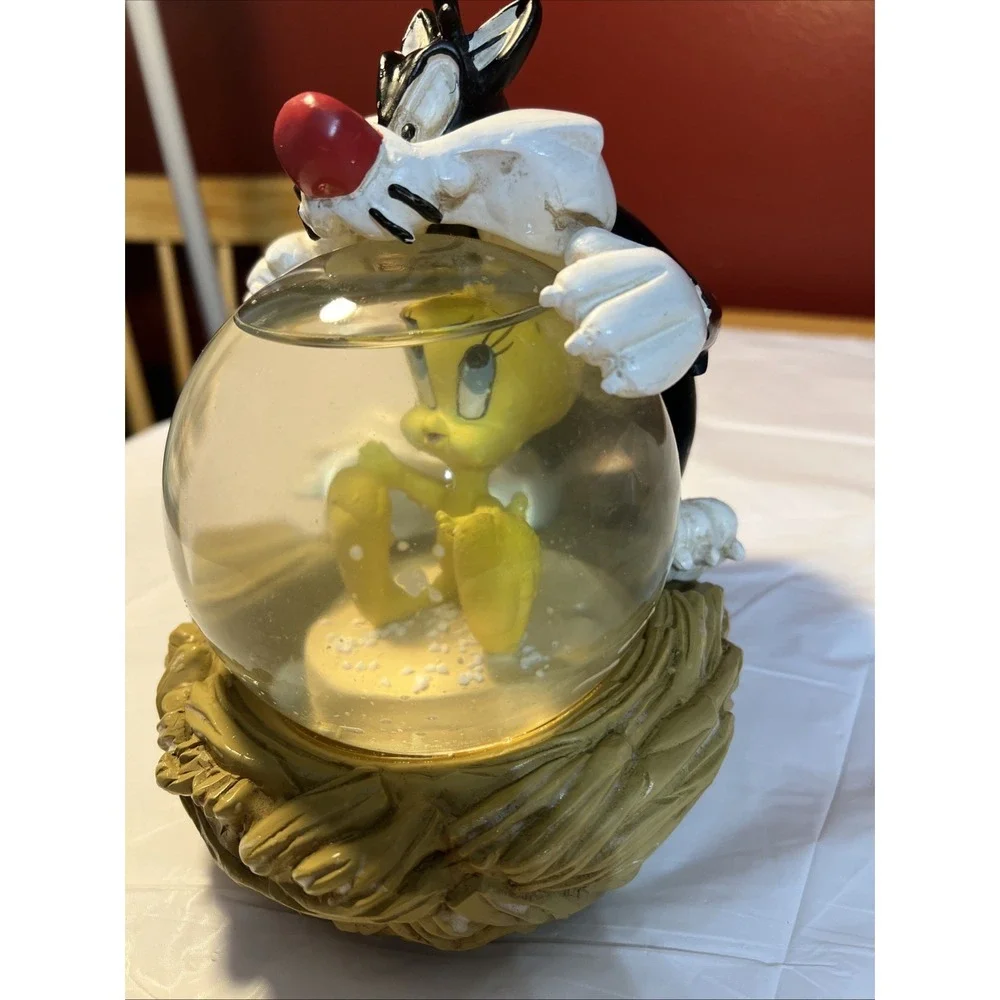 1995 Warner Bros Looney Tunes Sylvester & Tweety Bird Large Snow Globe